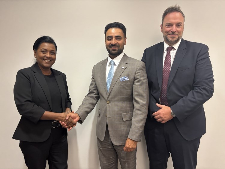 photo of mayor, cao and provincial staff